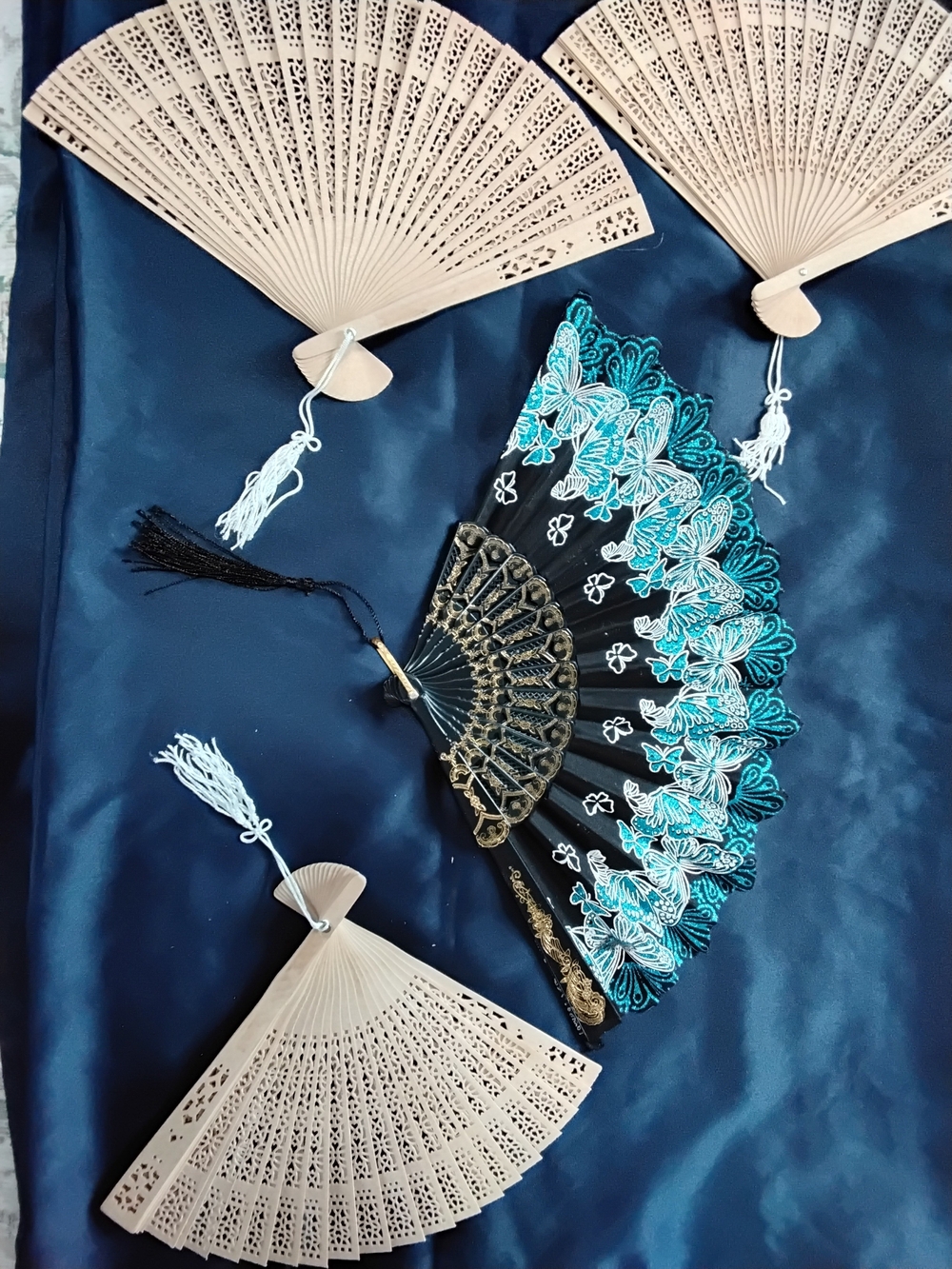 Hand Fans - Picture 3 of 4